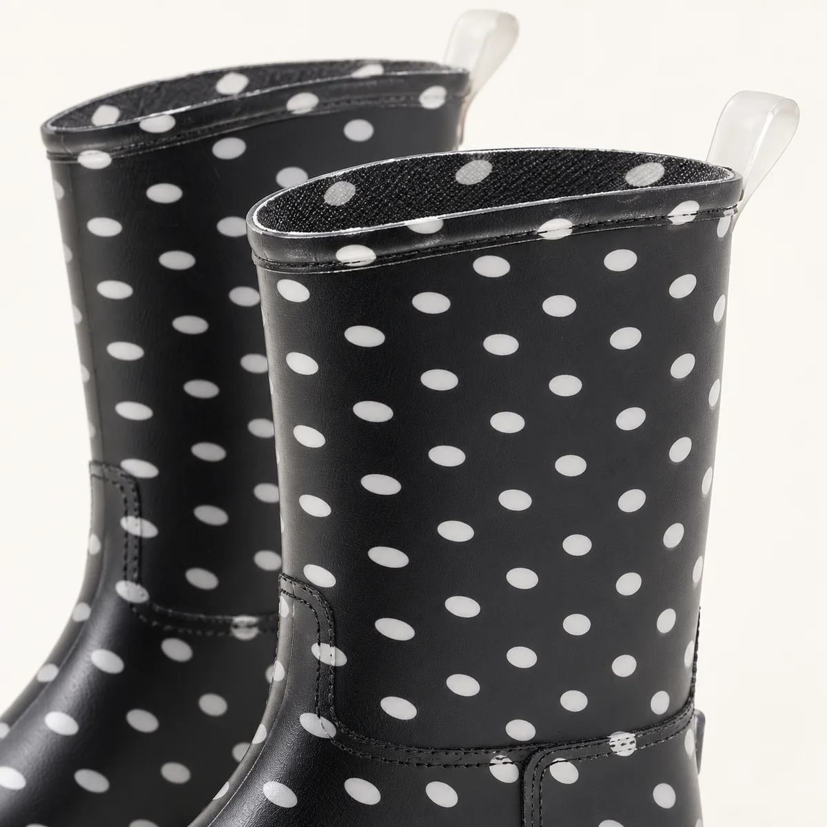 44327 15b bottes de pluie femme noires a petits detail