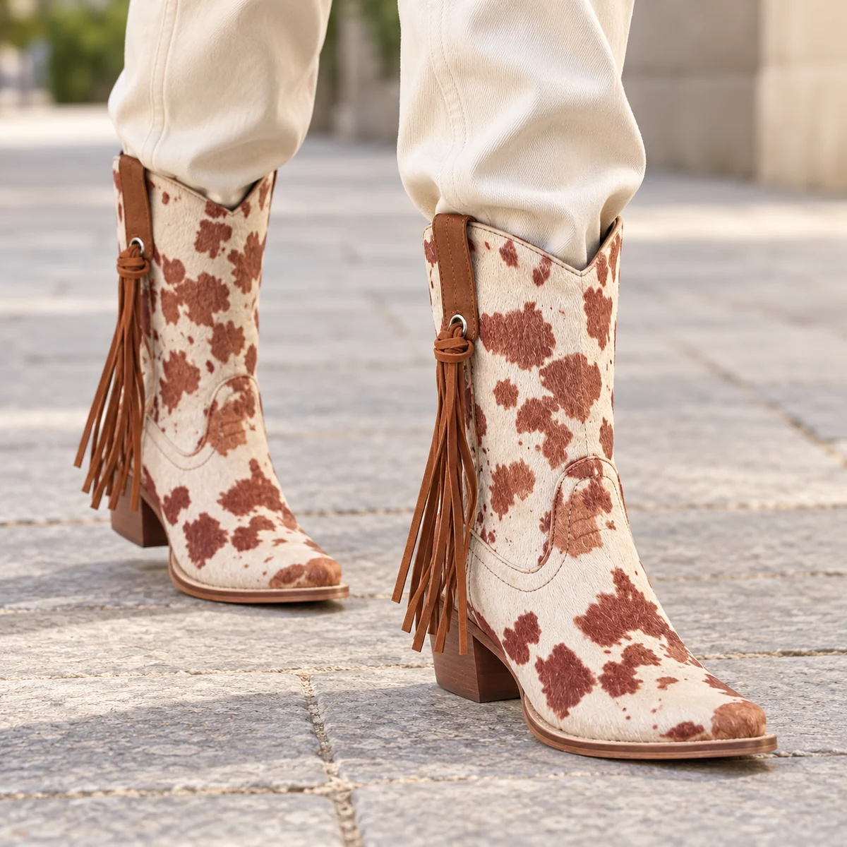 Chaussures cowboy femme en cuir avec motif vache et franges tendance