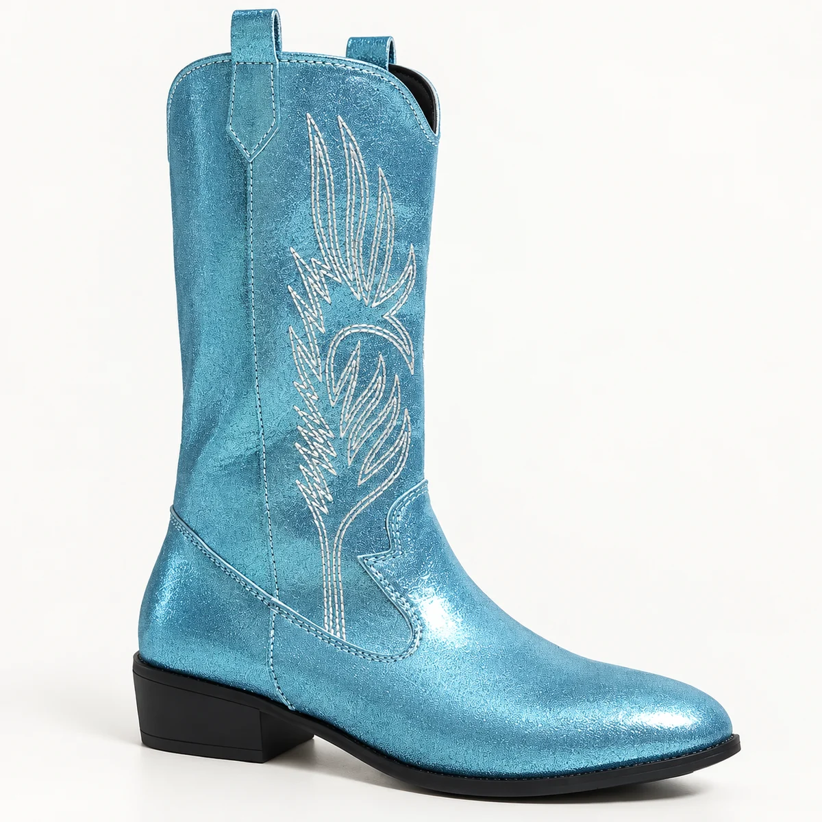 Bottes cowboy femme bleues brillantes à broderies claires — détail des ornements et de la texture