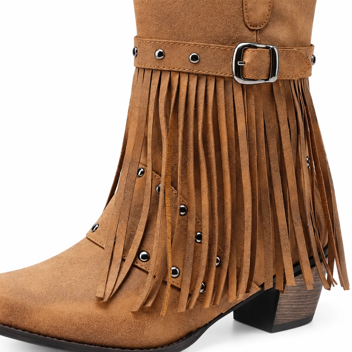 Zoom sur la texture des bottes cowboy femme camel avec franges et boucle