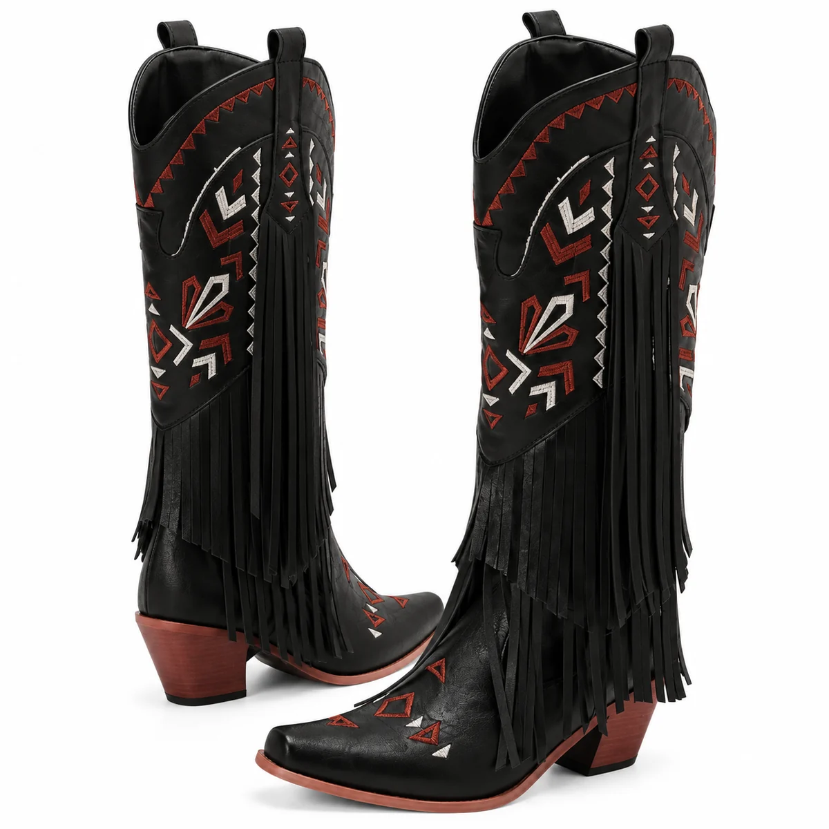 Bottes cowgirl noires à franges et motifs colorés associées à une tenue féminine mode