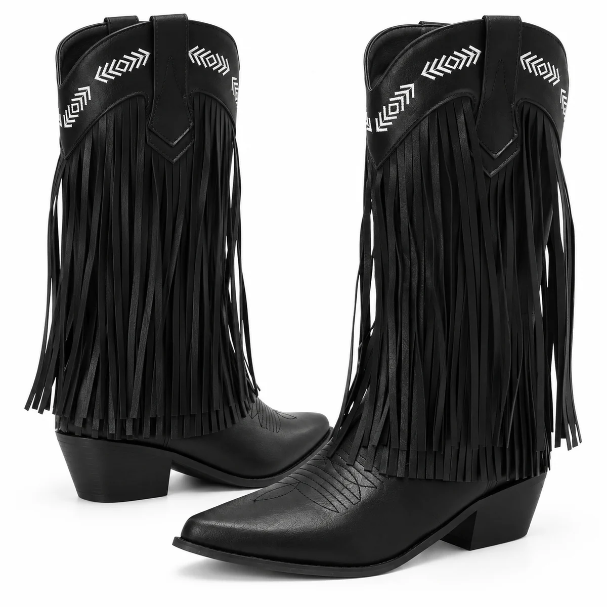 Close-up des bottes cowboy pour femme avec longues franges noires et style western