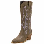 Bottes cowboy femme taupe avec broderies claires en détail