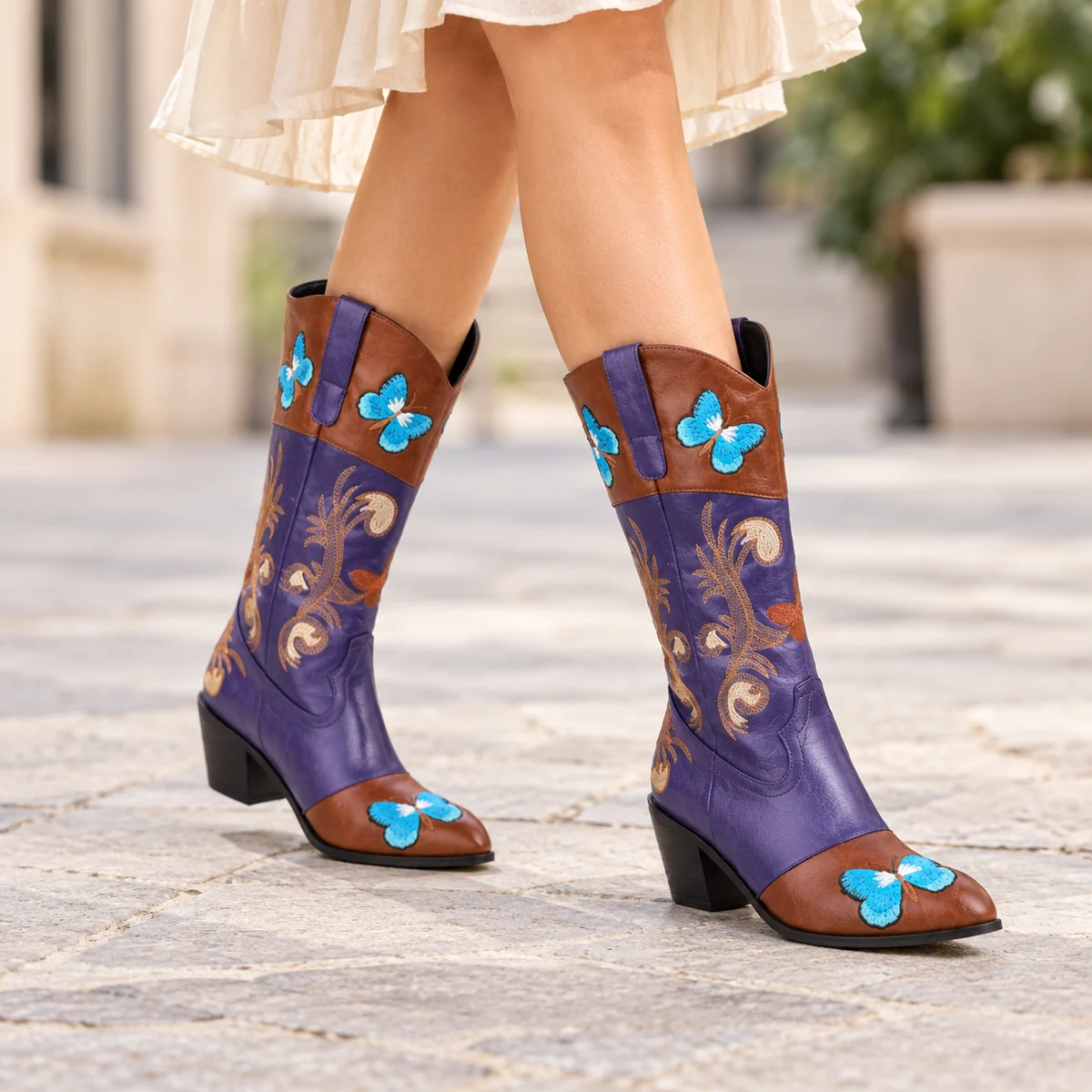 Chaussures cowboy femmes violettes ornées de motifs papillons élégants