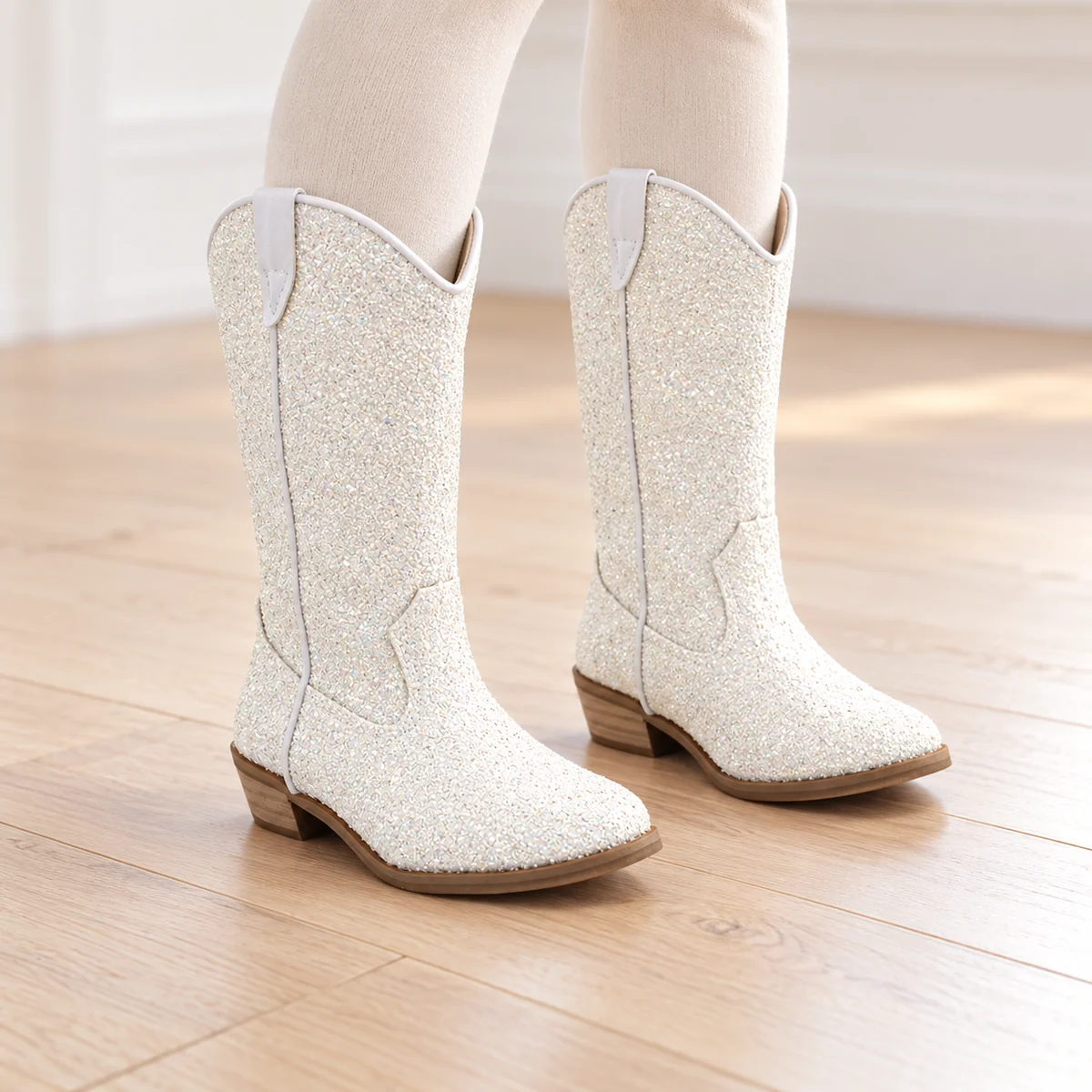 bottes cowboy fille blanches a paillet 44517 11b porte