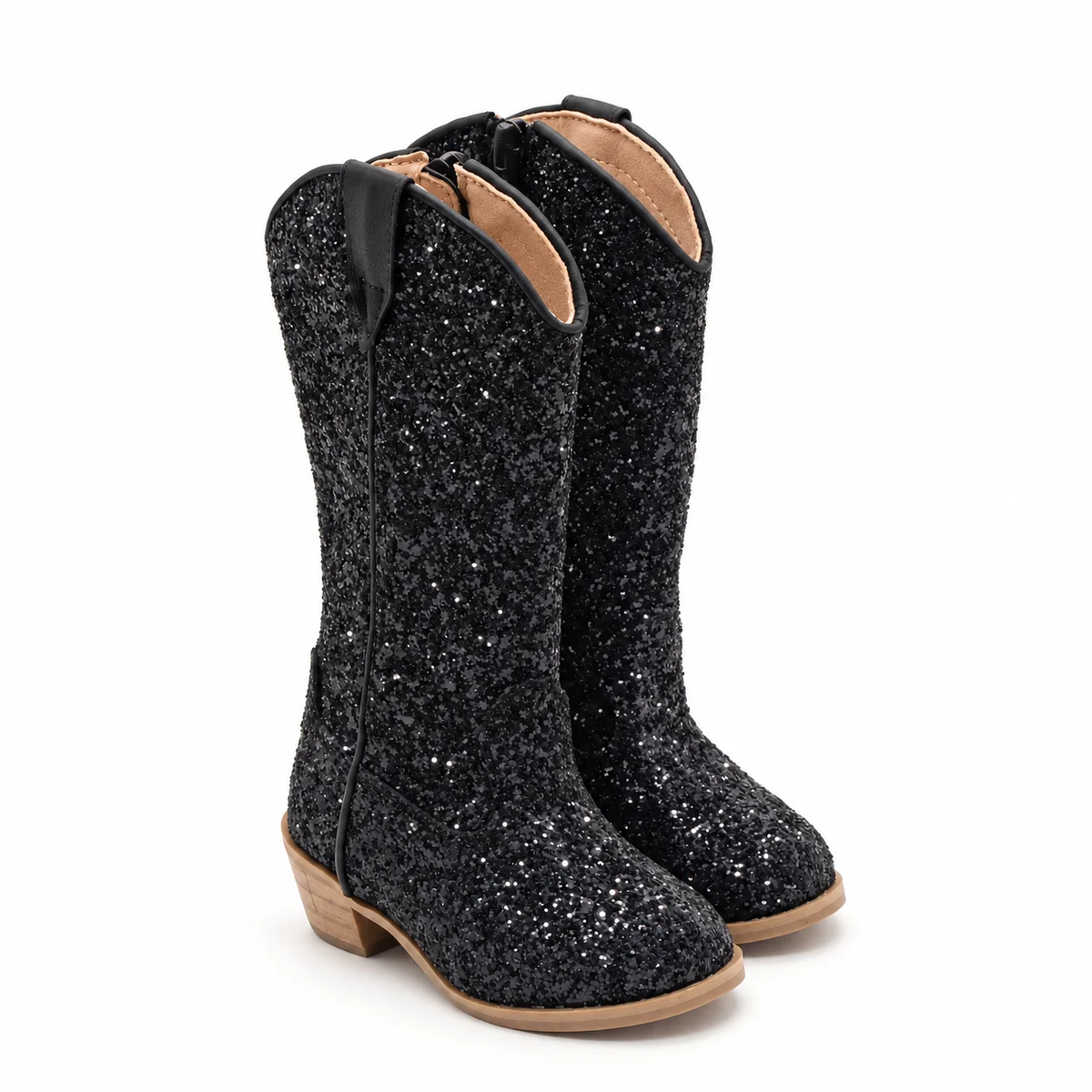 Bottes cowboy fille noires à finition pailletée avec lacets dans une boutique de mode pour enfants