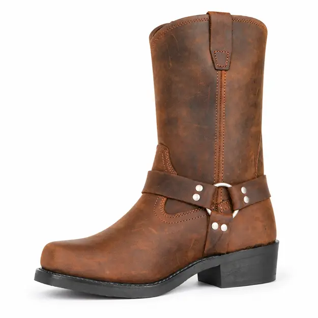 Bottes cowboy homme marron clair à harnais, vue de trois quarts sur fond blanc