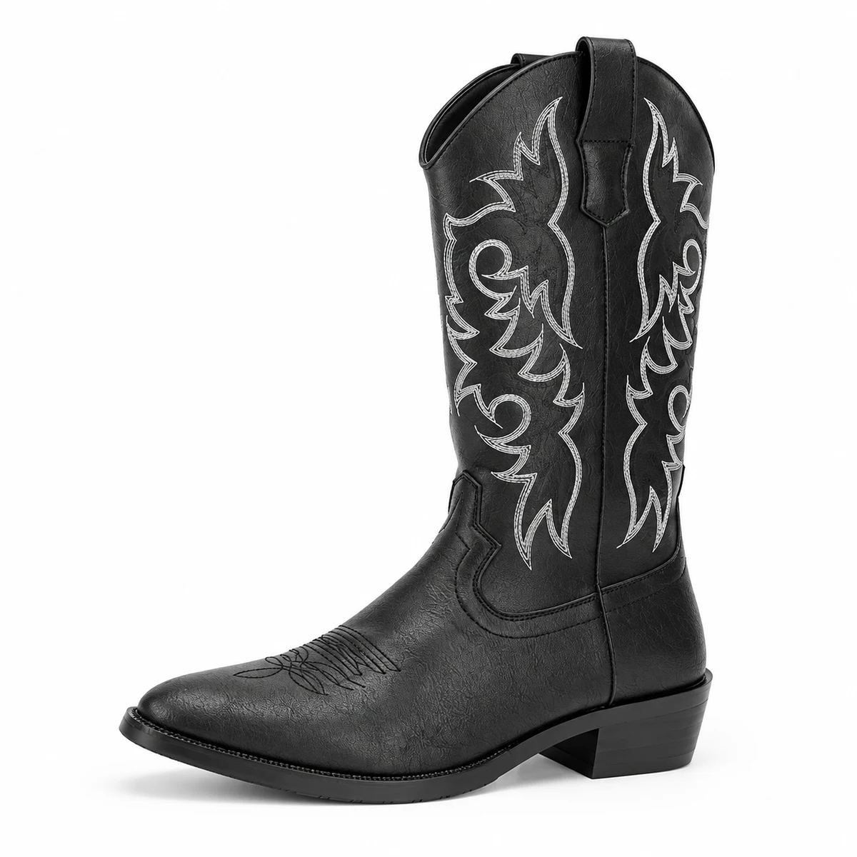 Vue de profil des bottes cowboy noires à arabesques claires sur fond clair.