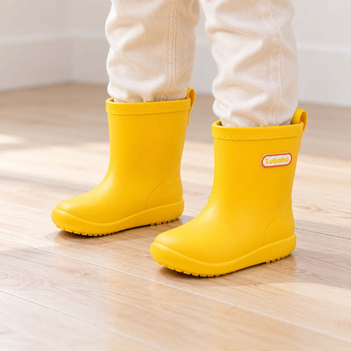 bottes de pluie enfant jaunes unies a 44433 12a porte