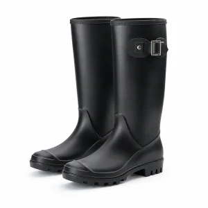 Bottes de pluie noires à boucle rectangulaire présentées sur fond blanc.