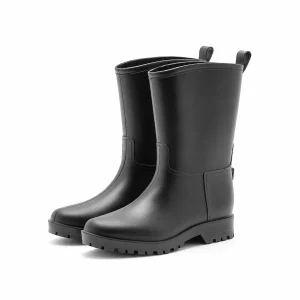 Bottes de pluie noires à deux pattes au col présentées sur fond blanc.