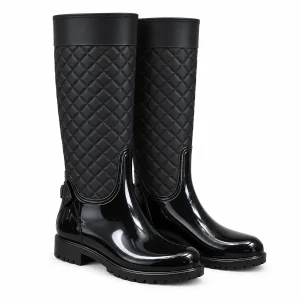 Bottes de pluie noires à losanges matelassés présentées sur fond blanc.