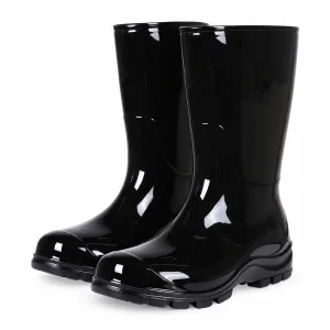 Bottes de pluie noires brillantes à tige unie présentées sur fond blanc.