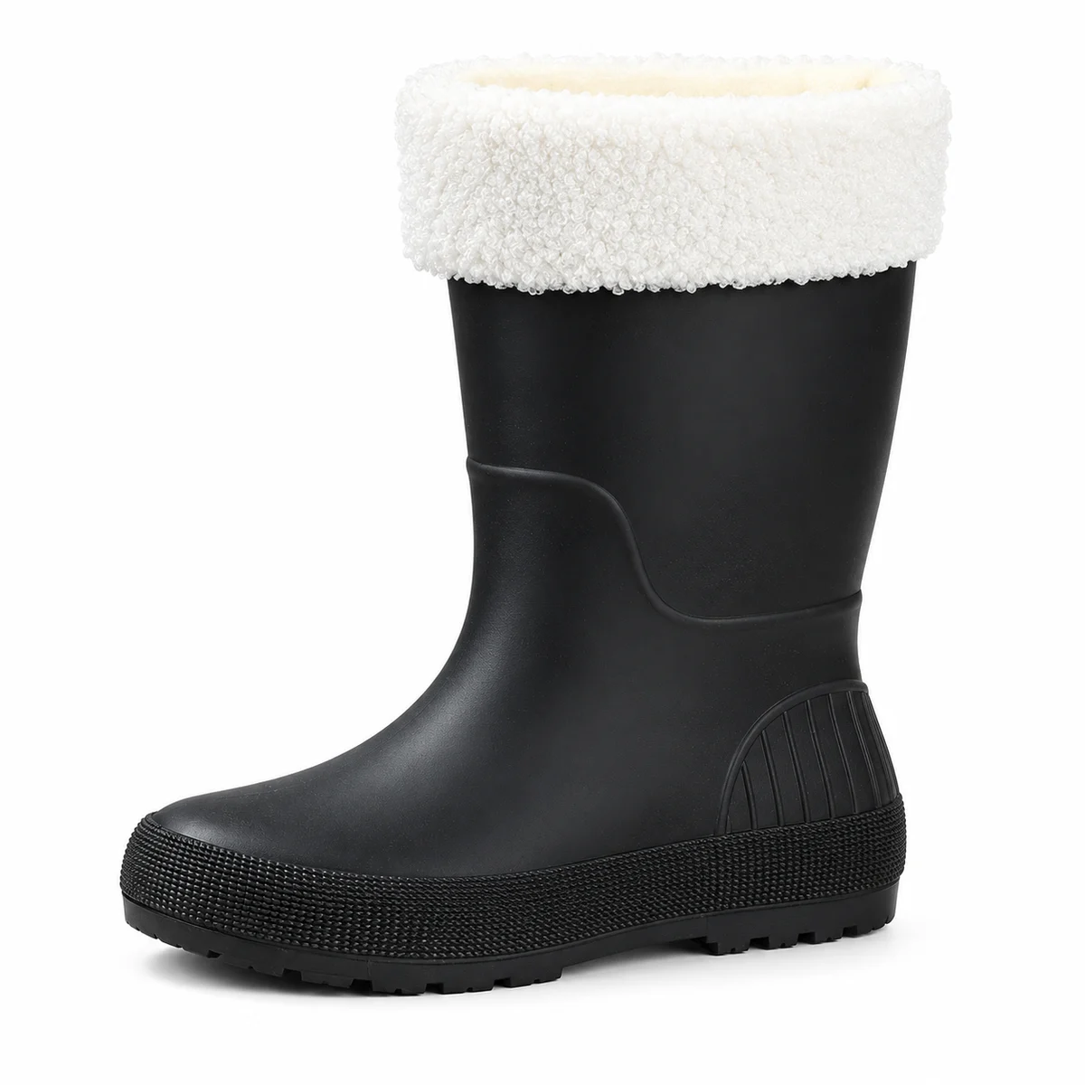 Bottes de pluie noires fourrées à revers blanc vues de profil sur fond blanc.