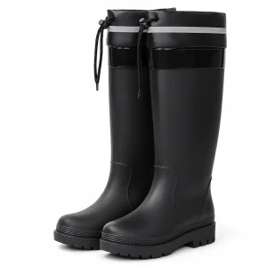 Bottes de pluie noires hautes à bordure grise présentées sur fond blanc.