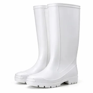 Paire de bottes de pluie blanches hautes à col simple sur fond clair.