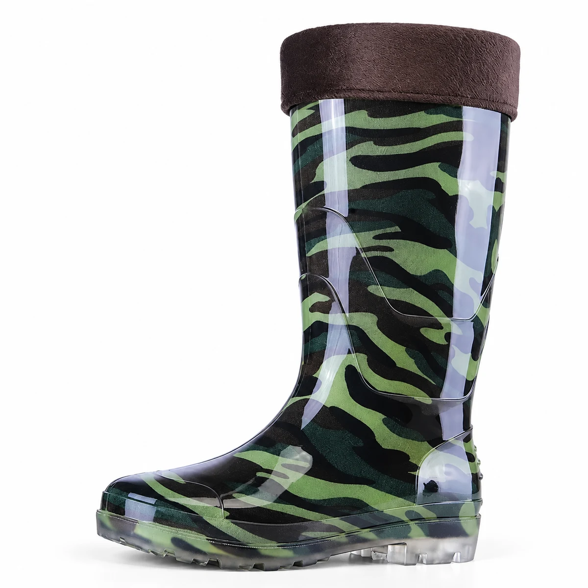 Vue de profil des bottes de pluie hautes camouflage et fourrées sur fond clair.
