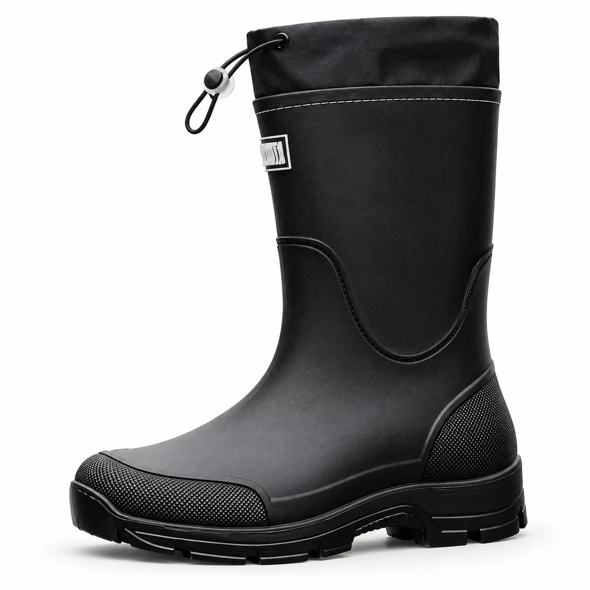Vue de profil des bottes de pluie noires à cordon et semelle crantée sur fond clair.