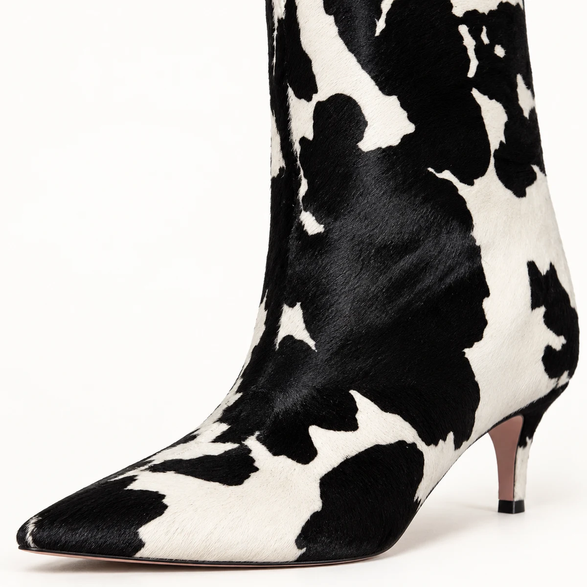 Bottes femme à motif animal et petit talon — détail des matières et des fermetures