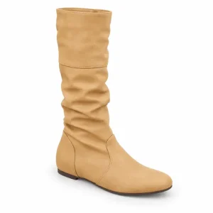 Bottes femme beige sable plissées à enfiler, vue de trois quarts sur fond blanc