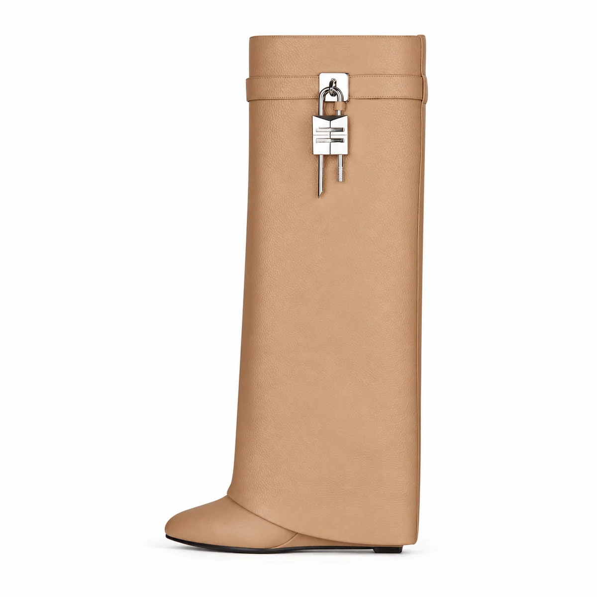 Bottes beiges à revers long et boucle vues de profil sur fond blanc.