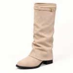 Bottes femmes beiges plissées avec boucle et talon carré en cuir élégant