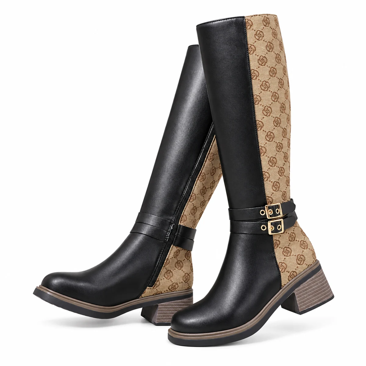 Bottes bicolores à panneau imprimé et deux boucles vues de profil sur fond blanc.