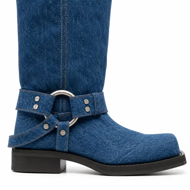 Bottes femme bleues en denim à rivets, détail du denim et des rivets