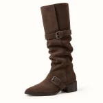 Bottes femme café en suédine avec brides pour un style élégant et confortable