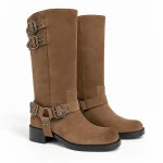 Bottes femme camel veloutées avec harnais et boucles élégantes