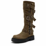 Bottes femme kaki hautes à talon carré, vue de trois quarts sur fond blanc