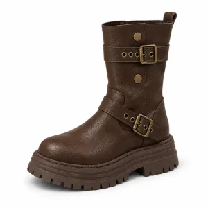 Bottes femme marron à plateforme et boucles, vue de trois quarts sur fond blanc