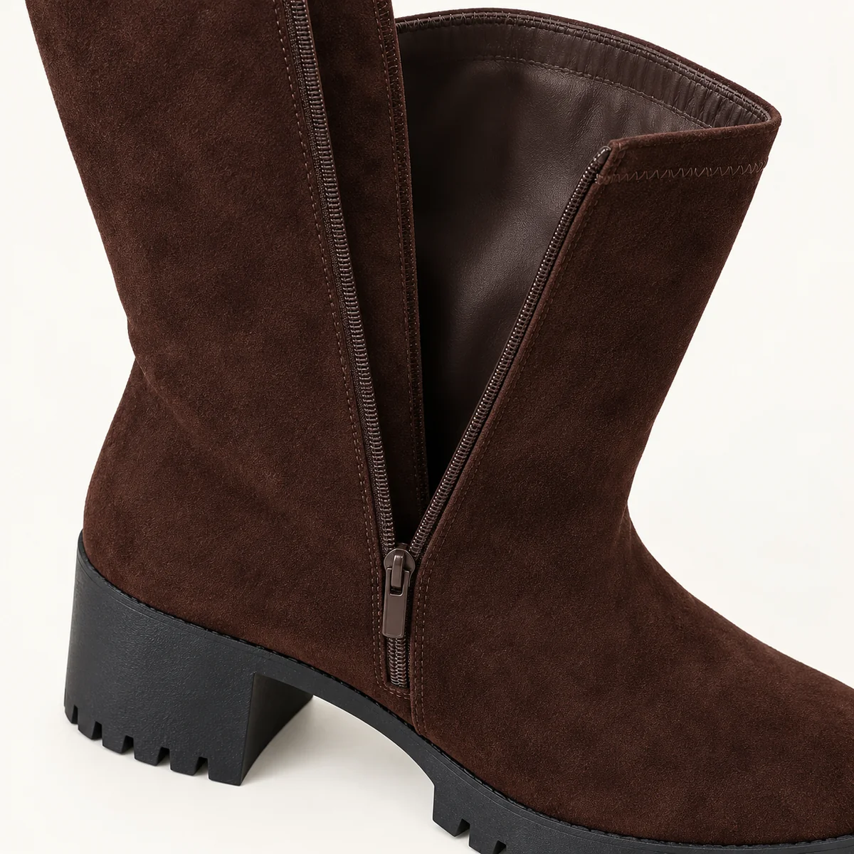 bottes femme marron fonce a talon carre et zip lot18a detail