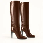 Bottes femme marron lisses à haut talon fin élégantes pour la saison automne