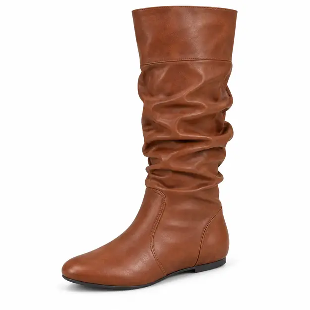 bottes femme marron plissees a enfiler vue de trois quarts sur fond blanc 44727