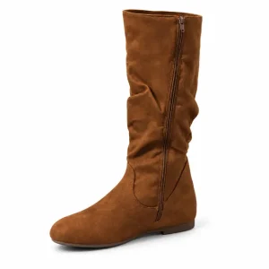 bottes femme marron plissees a talon bas vue de trois quarts sur fond blanc 44783