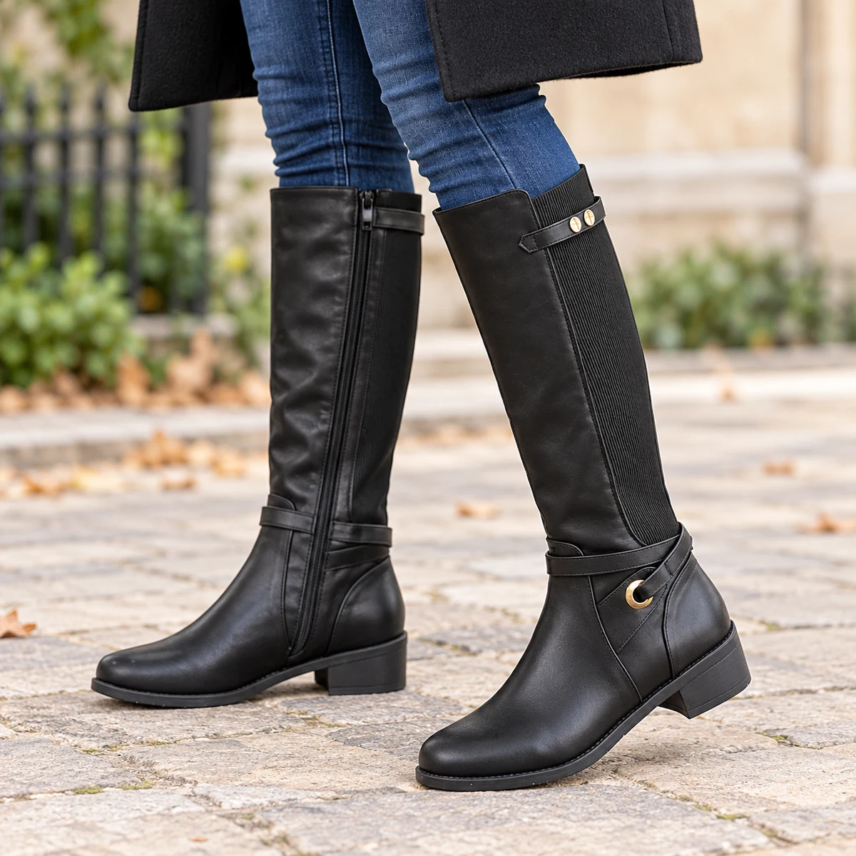 Bottes femme noires à empiècements et anneau doré – Image 2