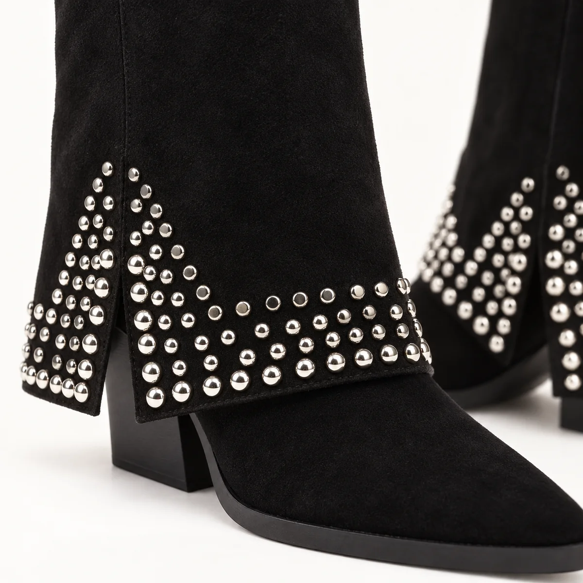 bottes femme noires a rivets et boucle 44596 10a detail