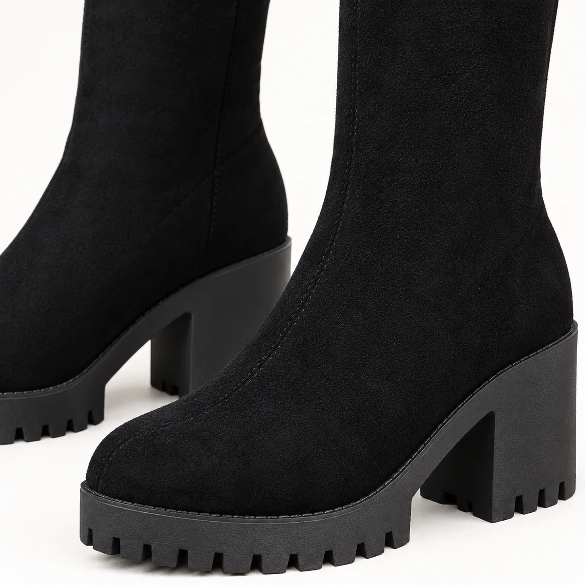 Bottes tendance pour femme en suédine noire avec semelle antidérapante