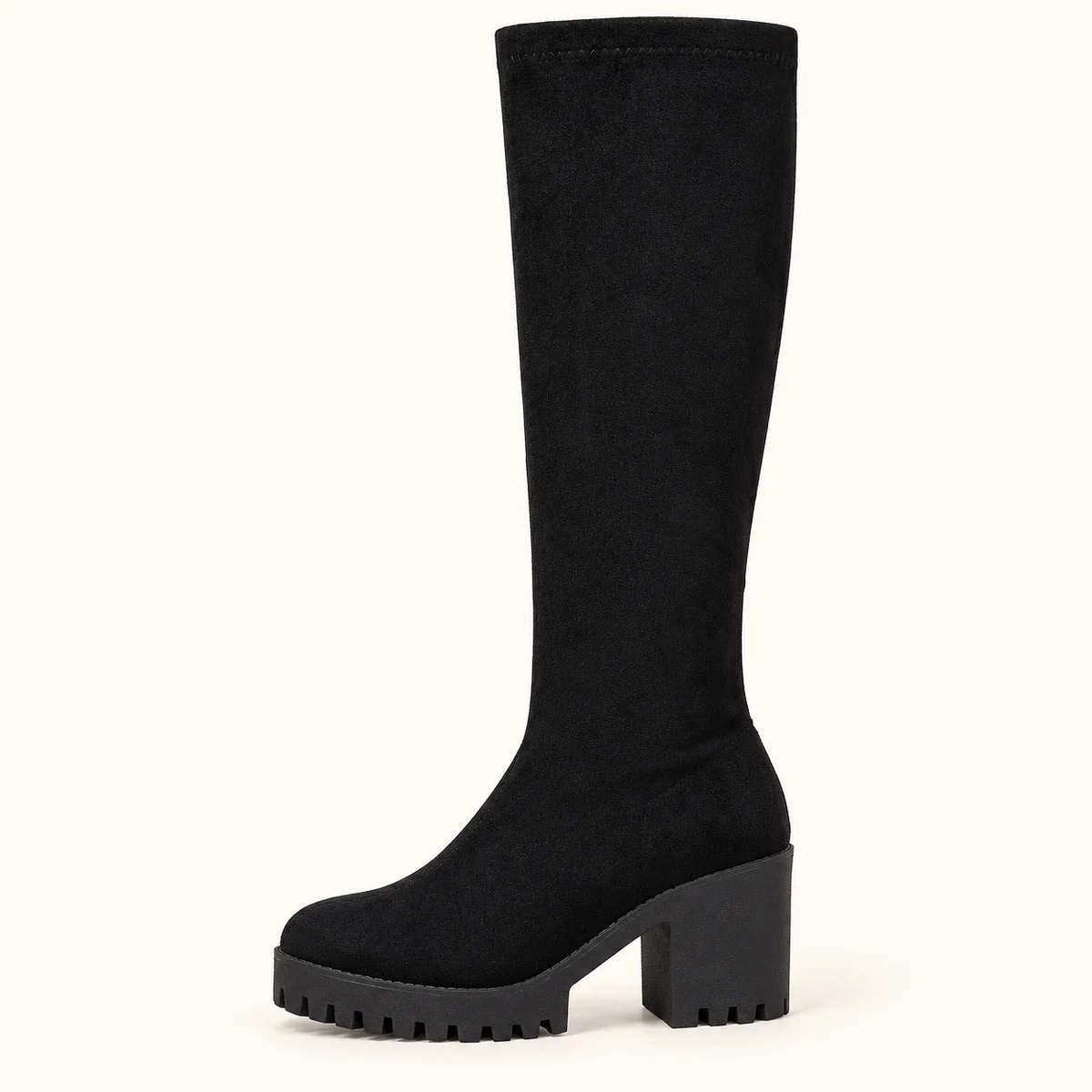 Chaussures femme noires en suédine à semelle crantée style urbain