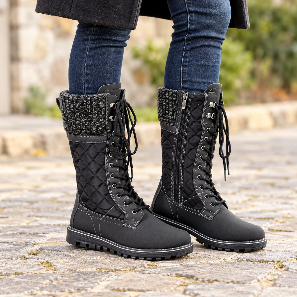 Chaussures femmes noires à lacets et style matelassé, parfaites pour froid