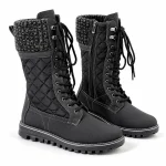 Bottes noires féminines fourrées avec lacets et panneaux matelassés pour hiver