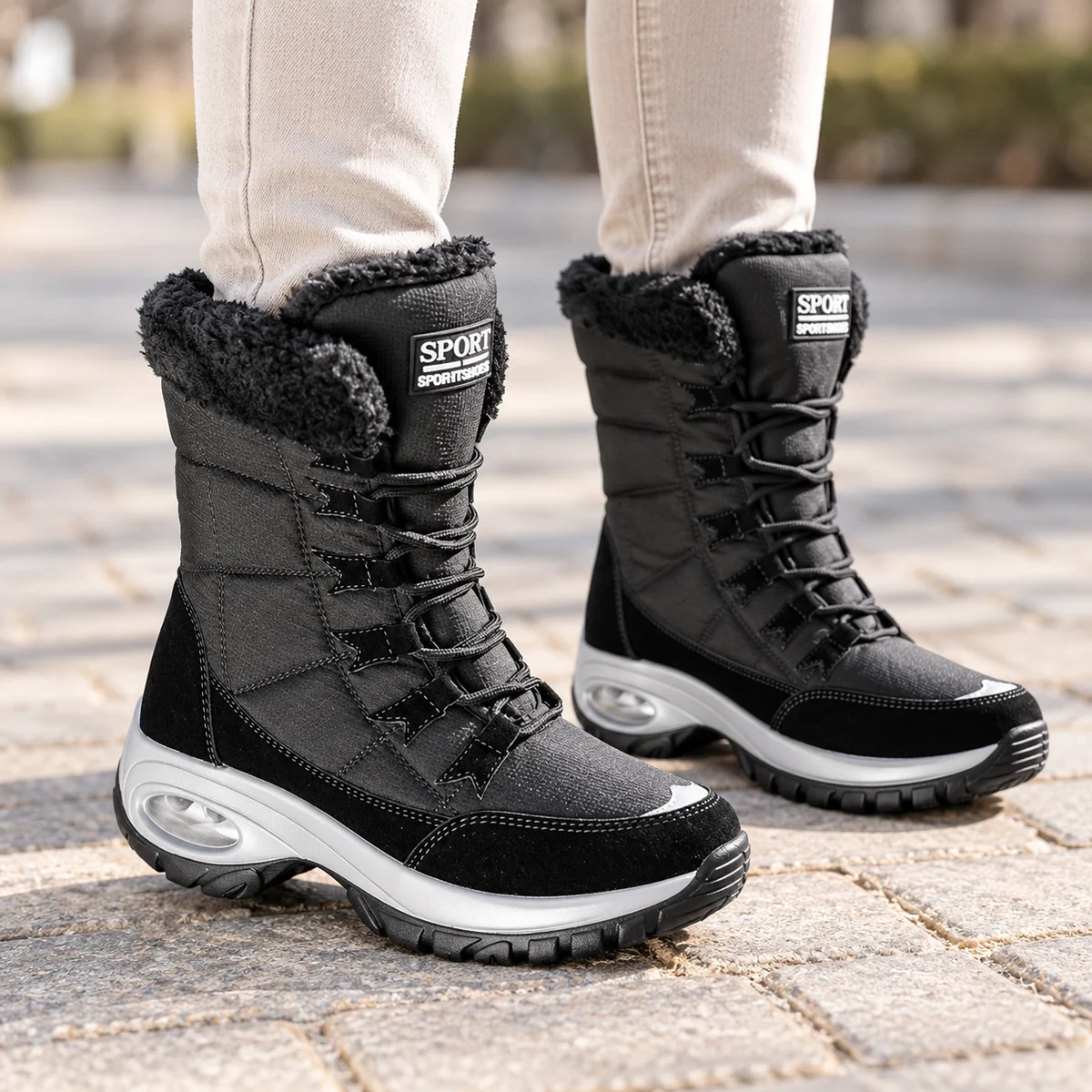 bottes femme noires fourrees a lacets et semelle argentee produit porte