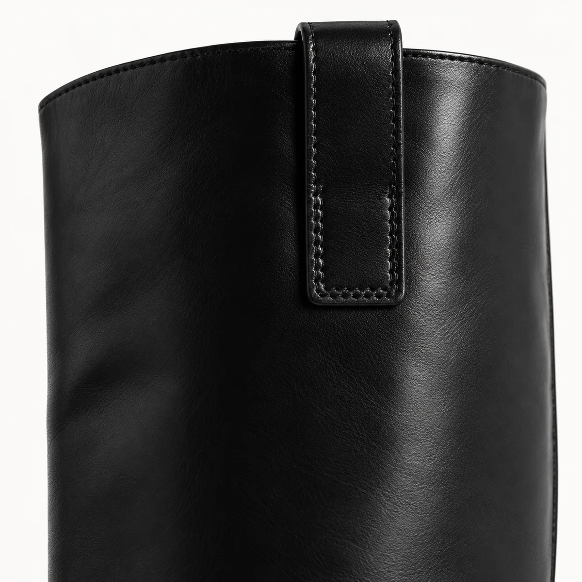 Chaussures hautes femme élégantes en cuir noir avec petit talon
