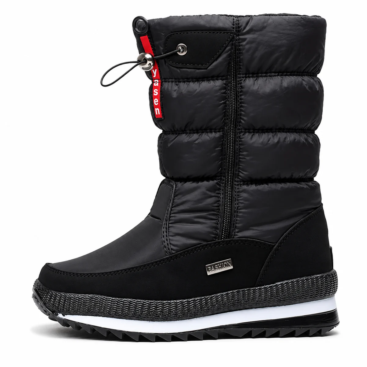 Détail des bottines femme noires avec design matelassé et fermeture éclair verticale