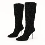 Bottes femme noires texturées avec talon fin argenté pour élégance urbaine