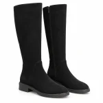 Bottes femme noires veloutées avec zip et talon bas en gros plan