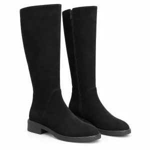 Bottes femme noires veloutées avec zip et talon bas en gros plan