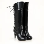 Bottes femme noires vernies à talon fin avec lacets arrière élégantes