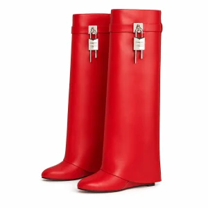 Bottes femme rouges à grand revers et boucle métallique